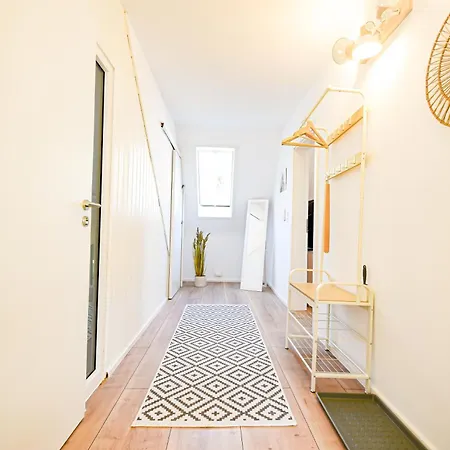 Apartment Boho-apartment - Feel Like Home, Tiny Bathroom & Garage, 60m2 *